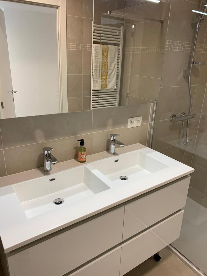 Lichtrijk 2-Slaapkamerappartement Met Zeezicht En Gratis Parking Oostende Dış mekan fotoğraf