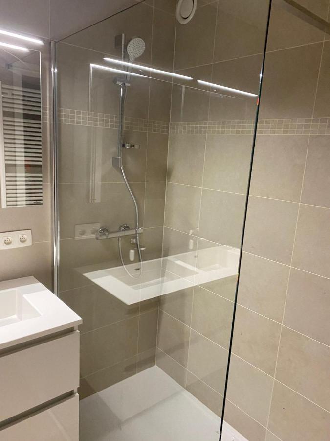 Lichtrijk 2-Slaapkamerappartement Met Zeezicht En Gratis Parking Oostende Dış mekan fotoğraf