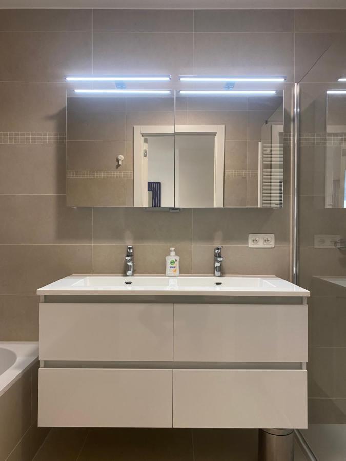 Lichtrijk 2-Slaapkamerappartement Met Zeezicht En Gratis Parking Oostende Dış mekan fotoğraf